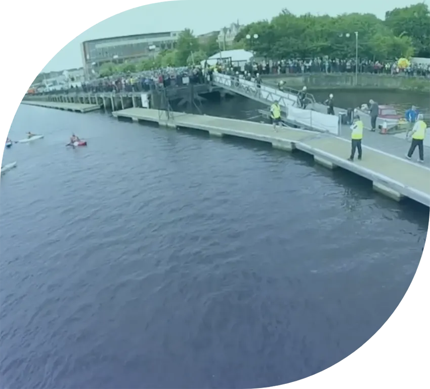 race Spectators and Community derry